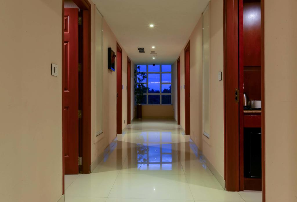 Camelot Hotel Alappuzha Exterior photo
